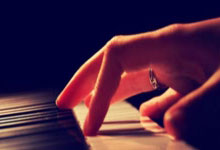 六台记者：皇马有意引进中卫新援，正在关注怀森和科纳特.